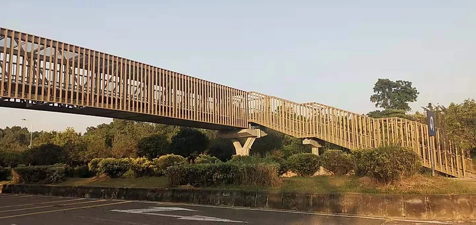 鋁天橋日景.jpg