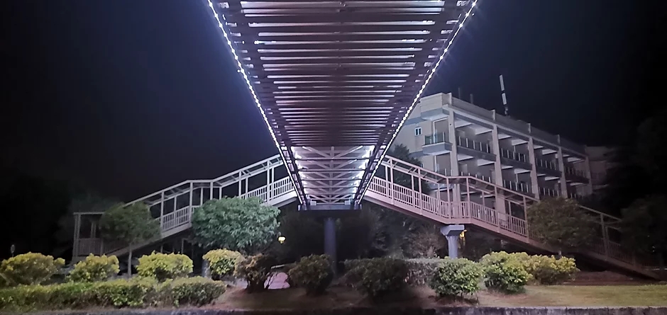 鋁天橋夜景.jpg
